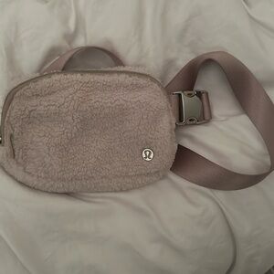 LULULEMON SHERPA BELT BAG